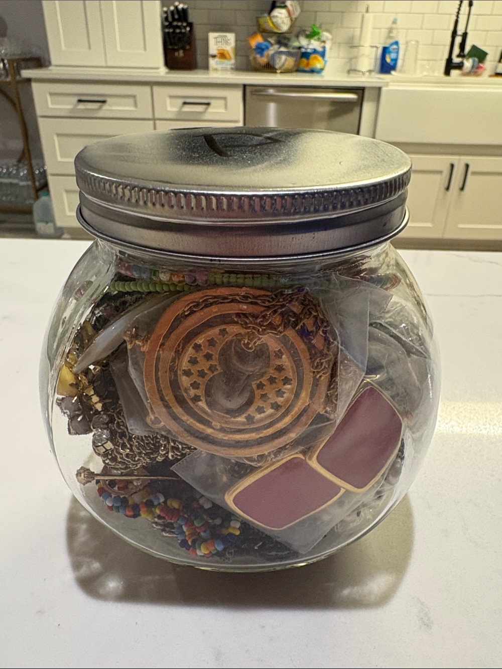 Mixed jewelry Jar gold and silver tones. Jar P